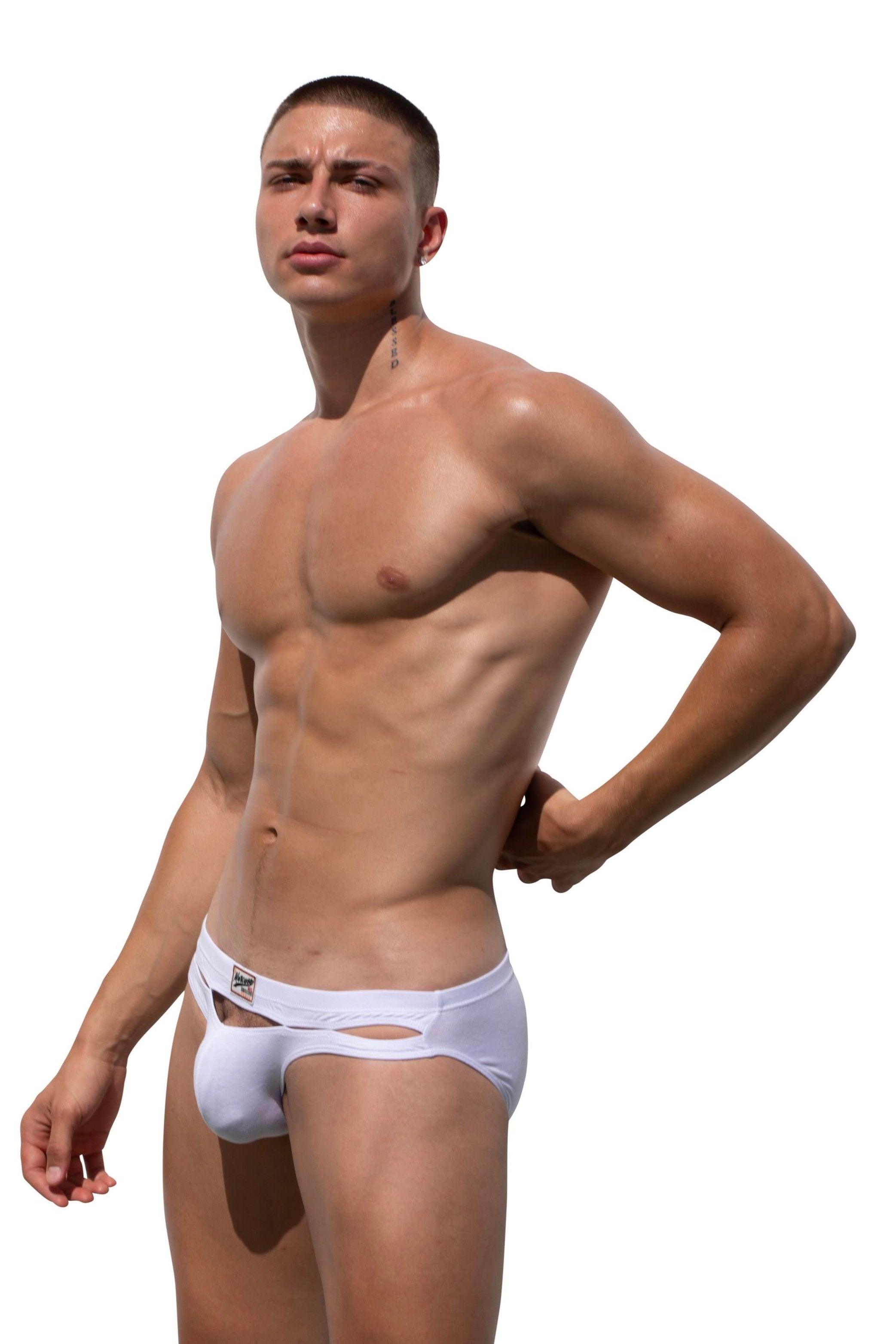 #colour_barrack brief white